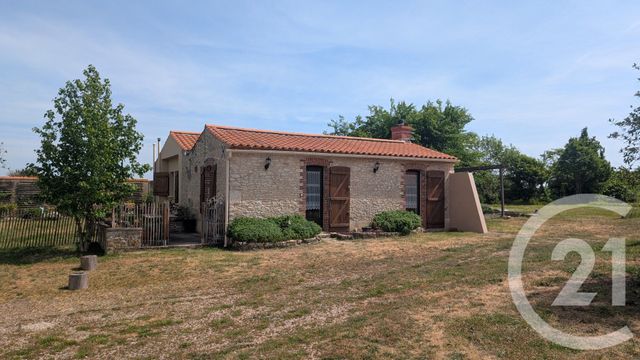 maison à vendre - 12 pièces - 254.5 m2 - ST HILAIRE LA FORET - 85 - PAYS-DE-LOIRE - Century 21 Eole Immobilier
