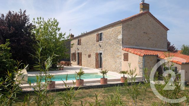 maison à vendre - 12 pièces - 254.5 m2 - ST HILAIRE LA FORET - 85 - PAYS-DE-LOIRE - Century 21 Eole Immobilier